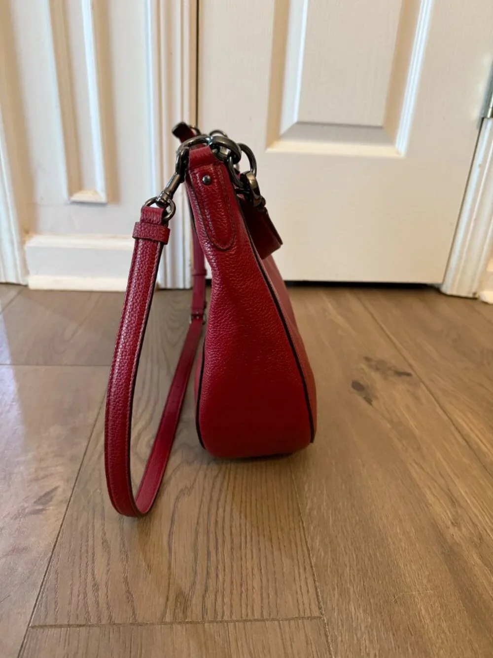 COACH Chelsea Hobo 32 Cherry Red Leather Shoulder Bag Purse Convertible